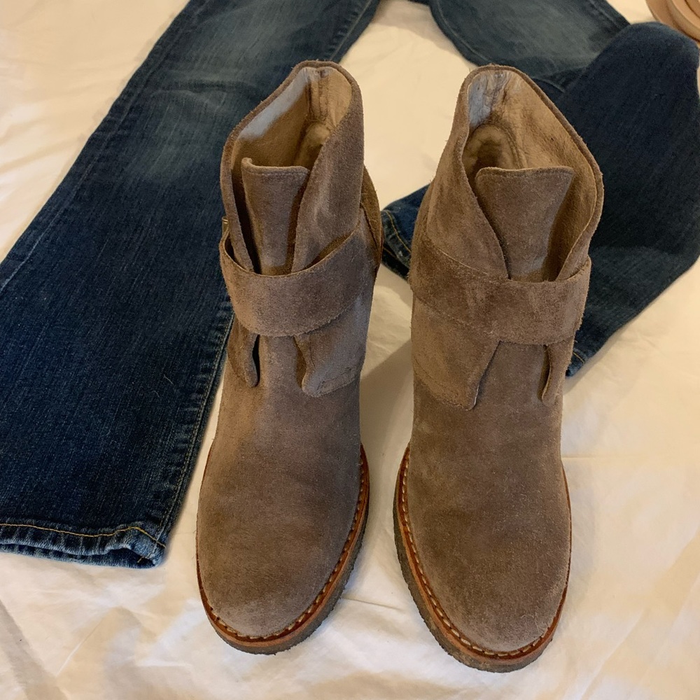 UGG size 7 tan suede